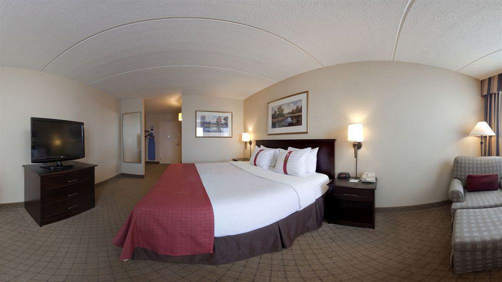 Doubletree By Hilton Neenah Exterior photo