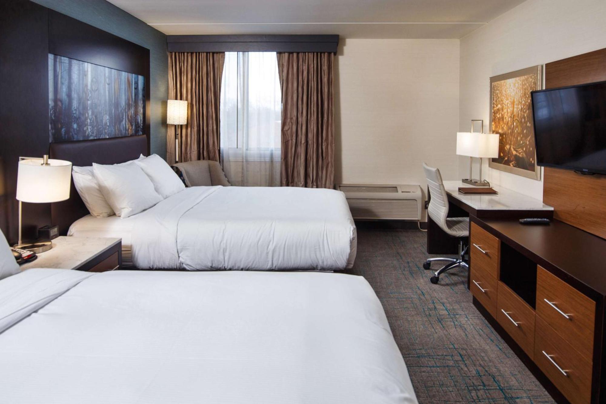 Doubletree By Hilton Neenah Exterior photo