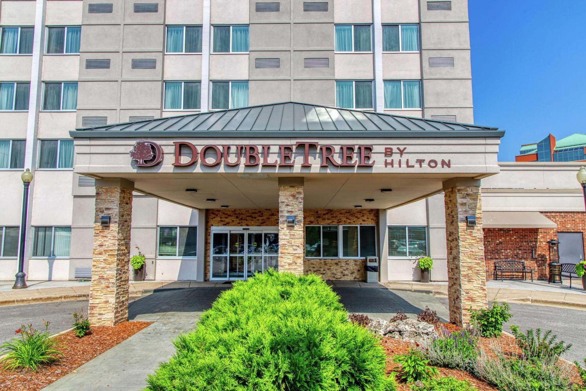 Doubletree By Hilton Neenah Exterior photo