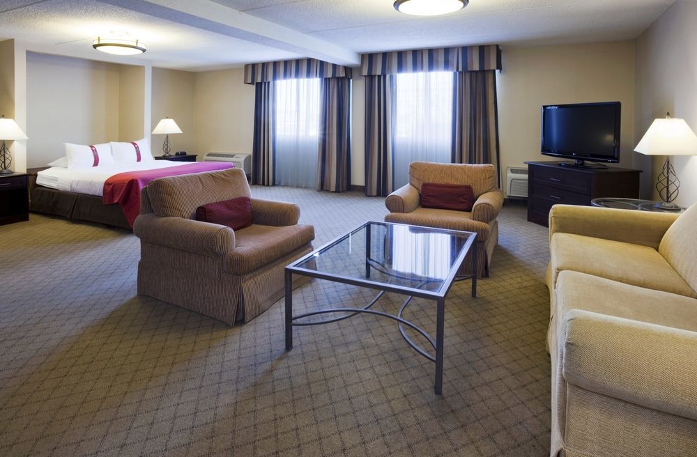 Doubletree By Hilton Neenah Exterior photo