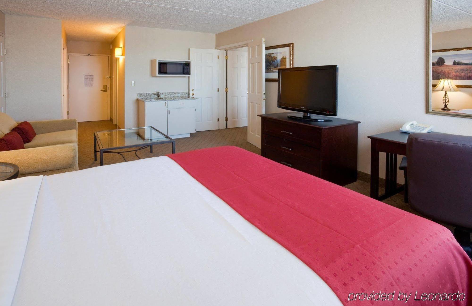 Doubletree By Hilton Neenah Exterior photo