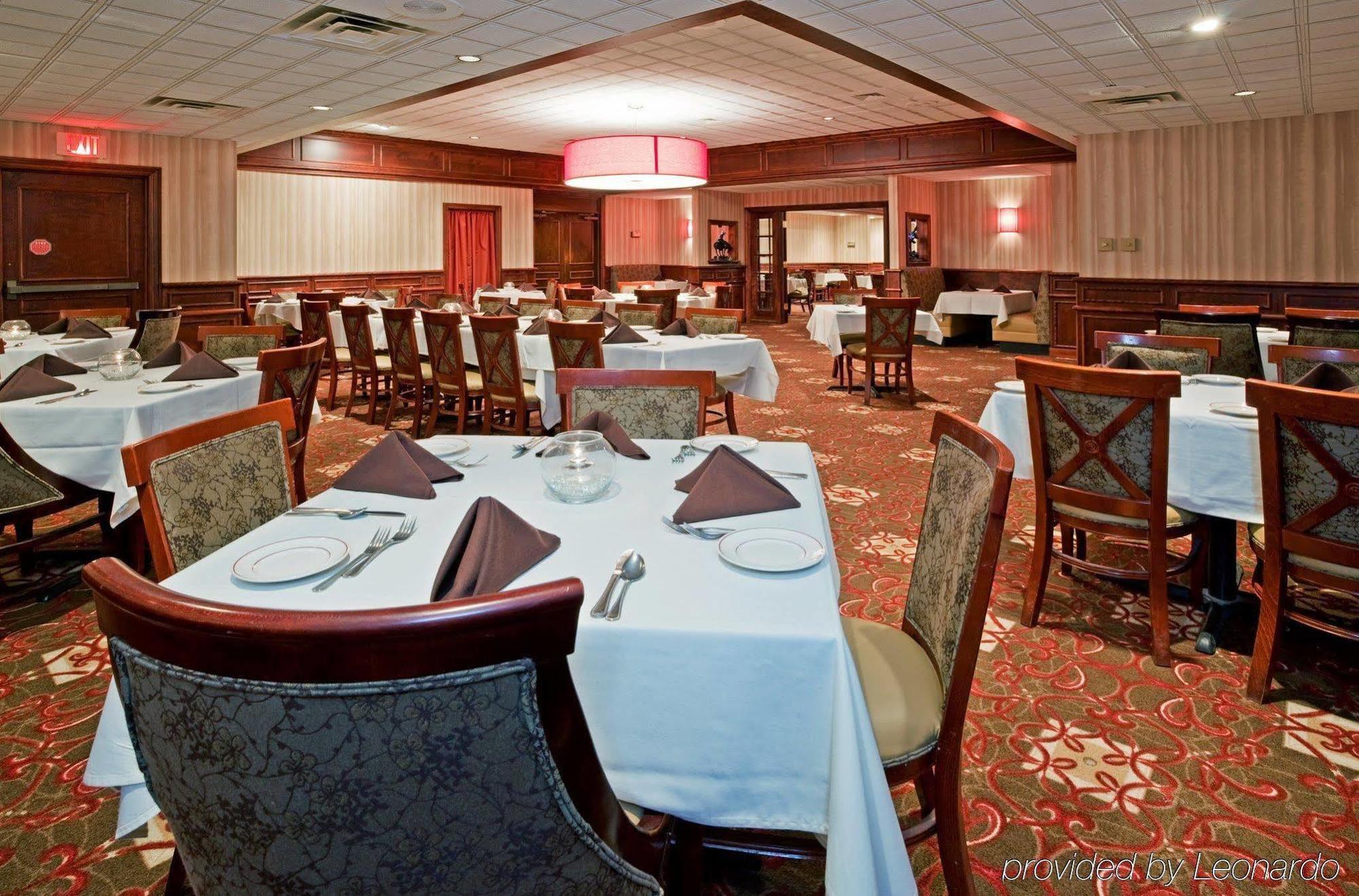 Doubletree By Hilton Neenah Exterior photo