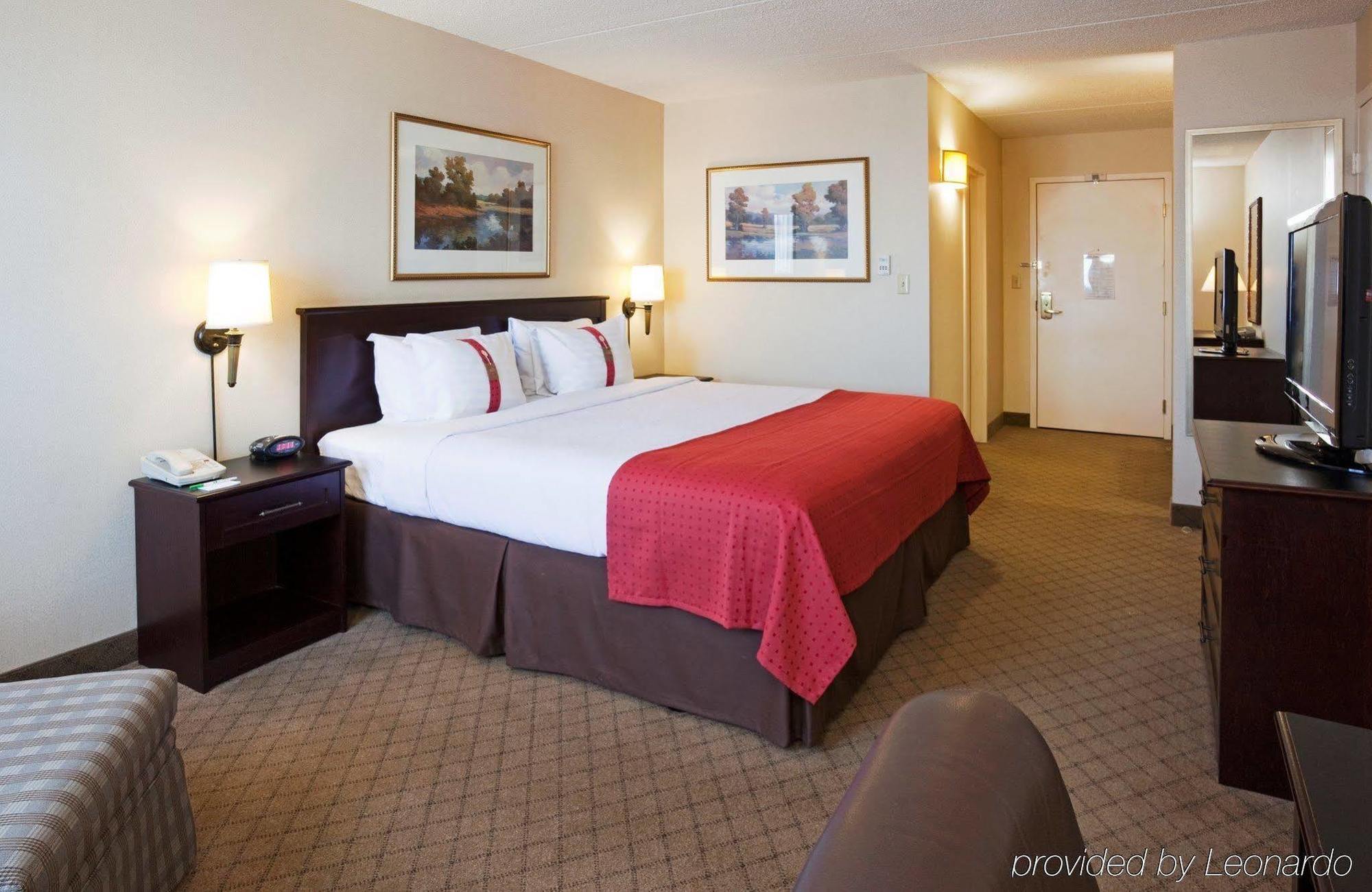 Doubletree By Hilton Neenah Exterior photo