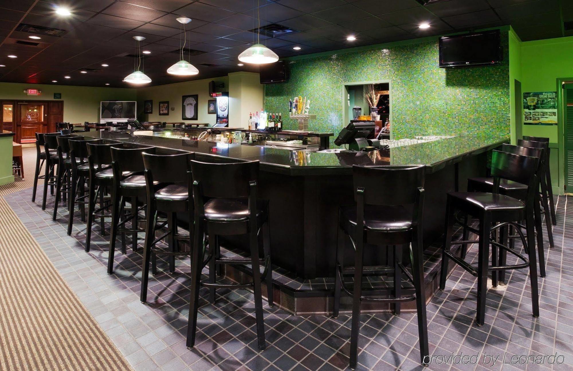 Doubletree By Hilton Neenah Exterior photo
