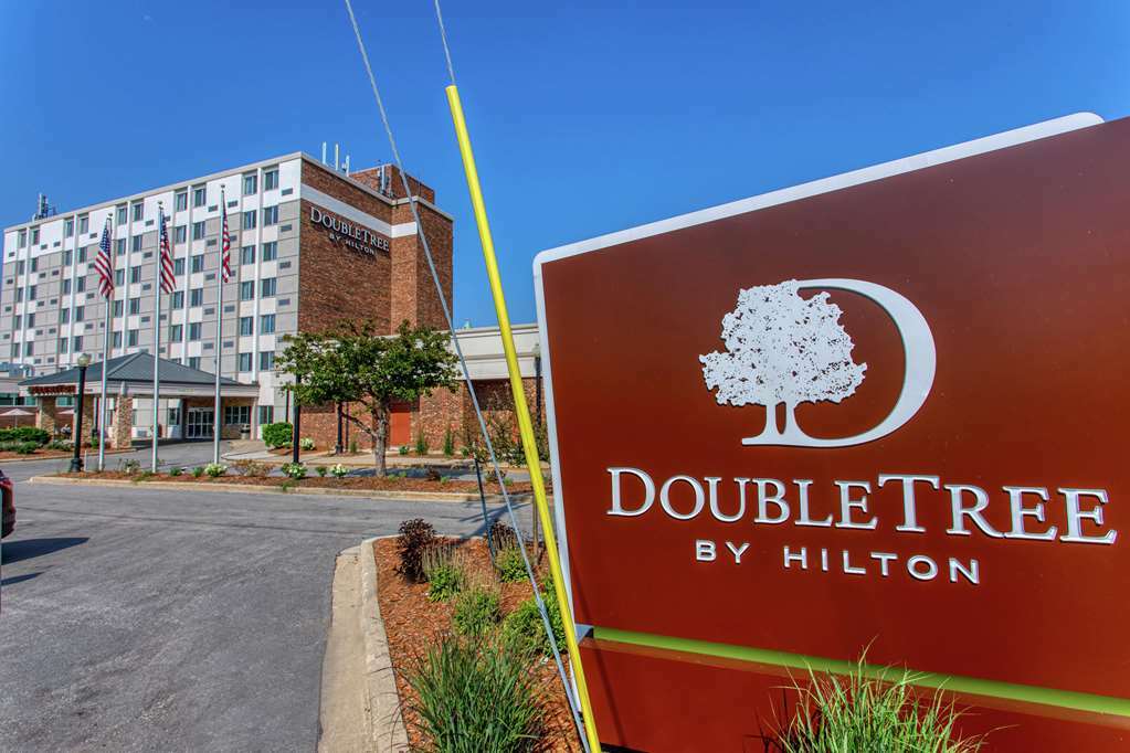 Doubletree By Hilton Neenah Exterior photo